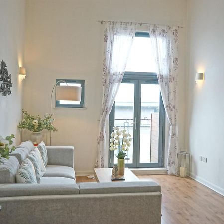 Soak Up The Light At A Soothing, Stylish Apartment In Swansea Marina Exterior foto
