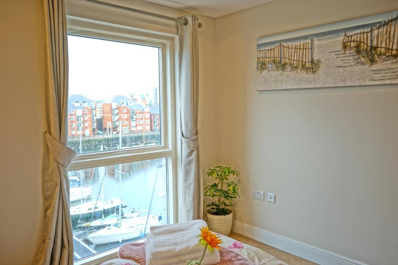 Soak Up The Light At A Soothing, Stylish Apartment In Swansea Marina Exterior foto