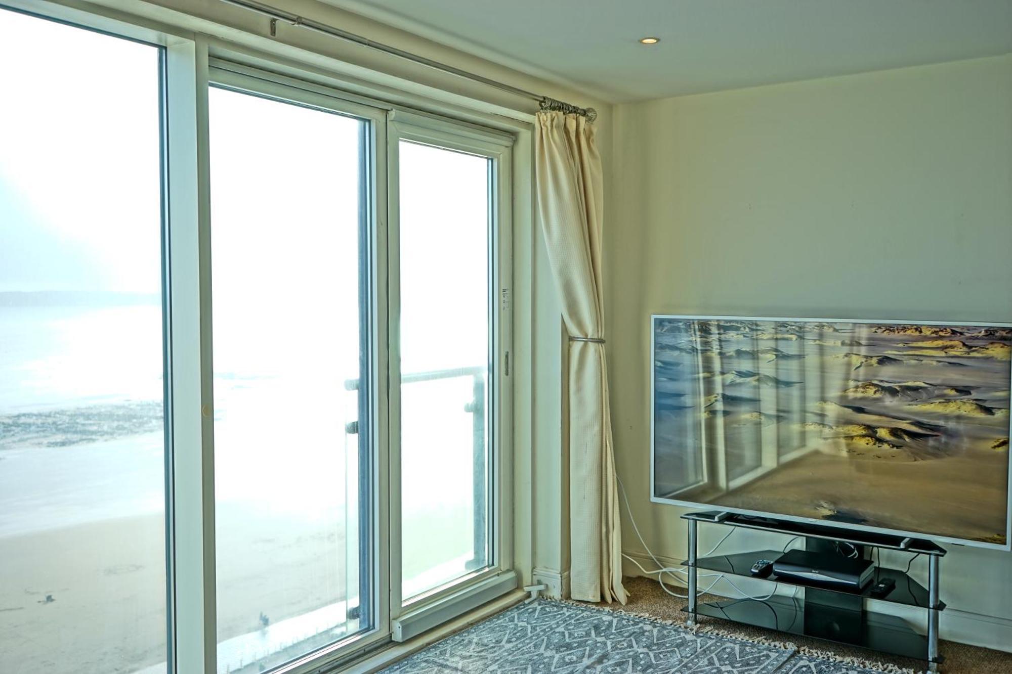 Soak Up The Light At A Soothing, Stylish Apartment In Swansea Marina Quarto foto
